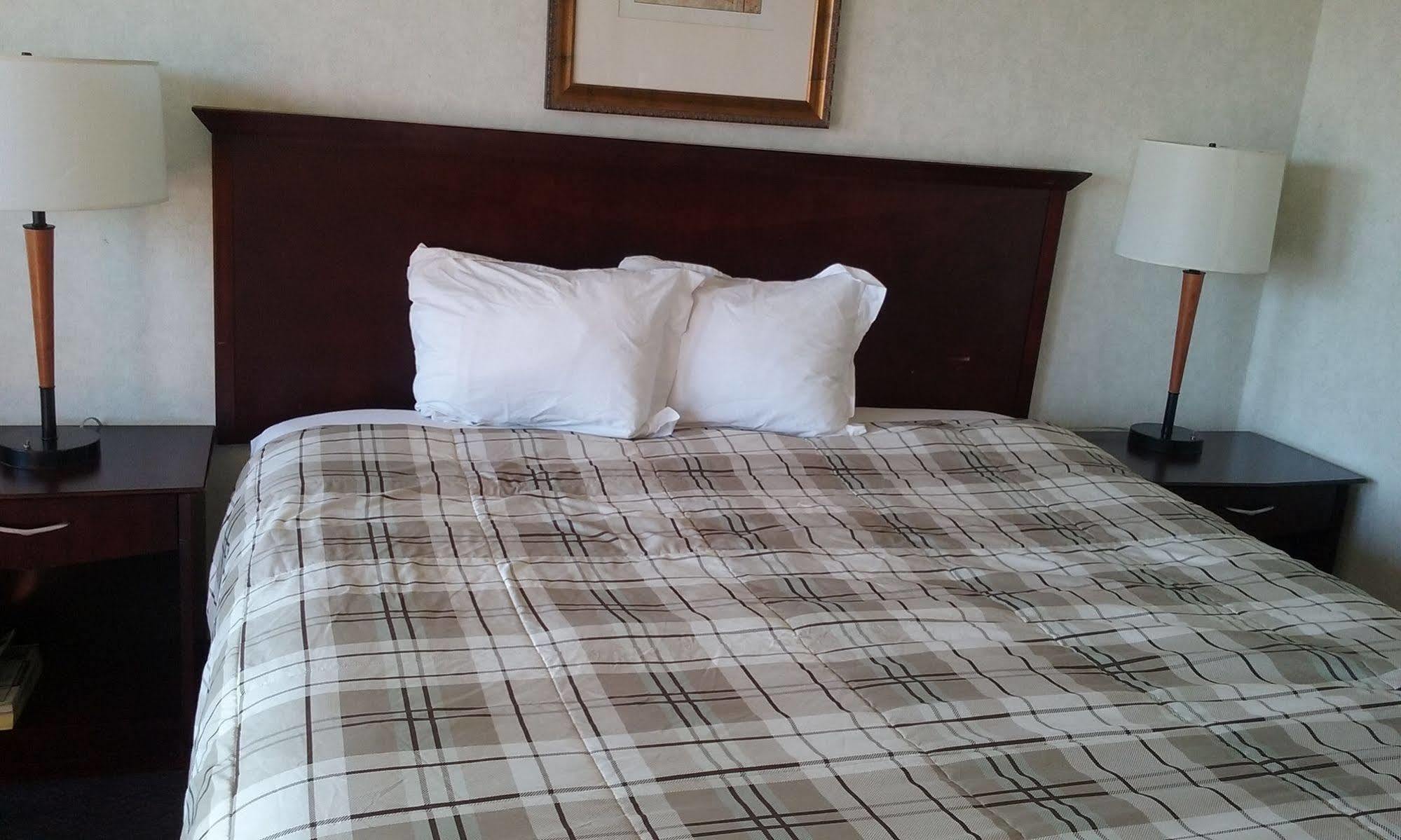 Richland Inn And Suites Buitenkant foto